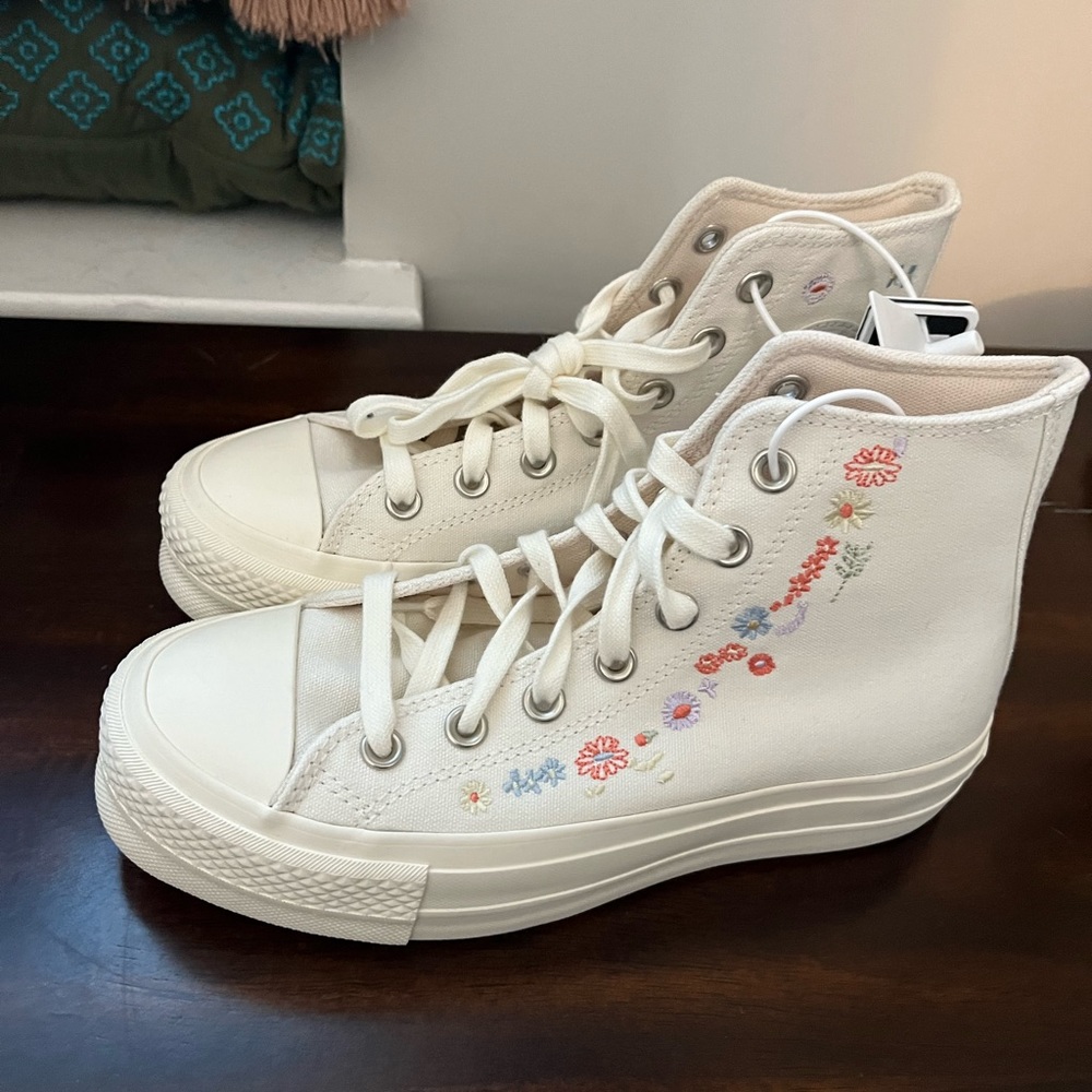 Converse Floral Embroidered Platform High Top Women’s 6 White Egret